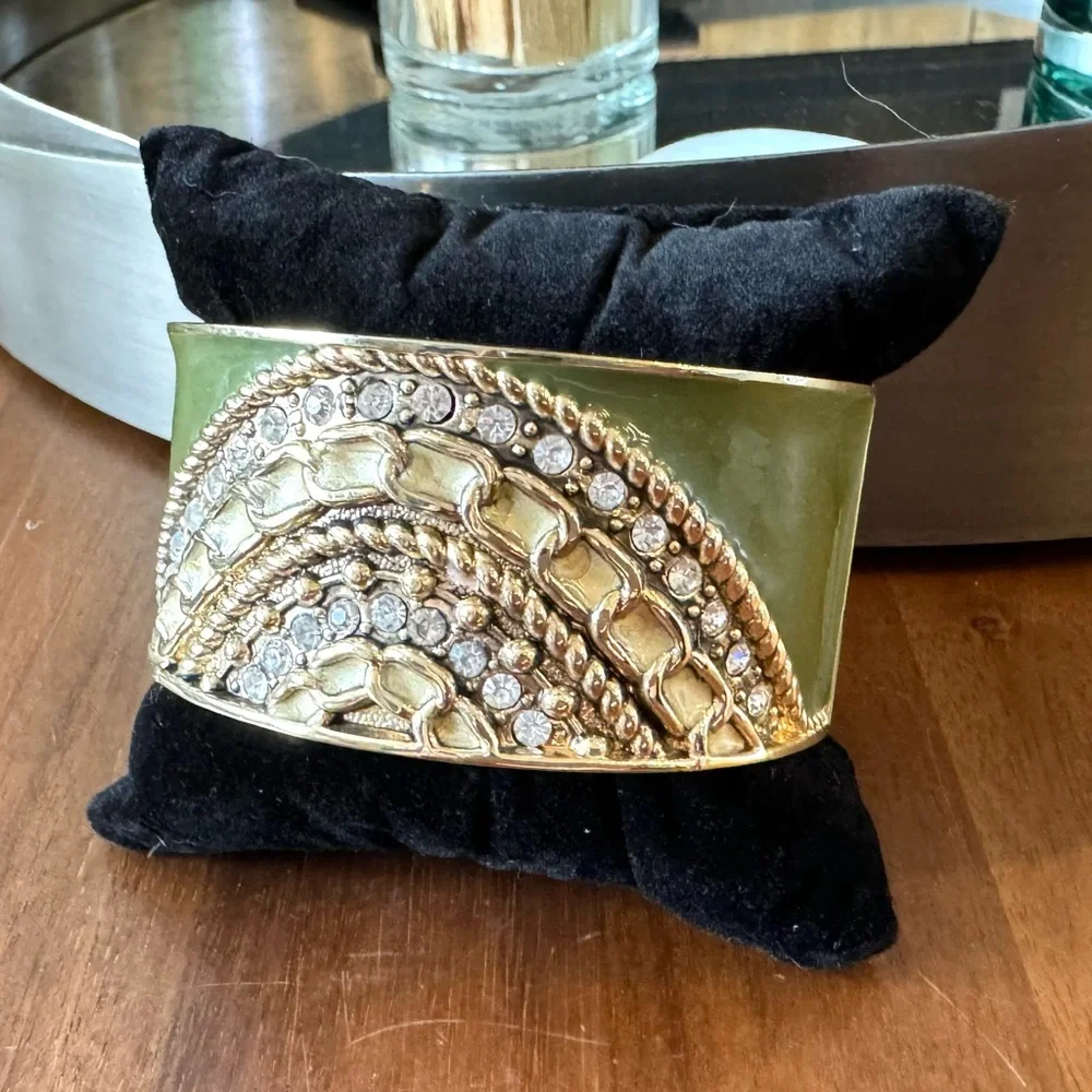 Retro Chain Design Wide Clamper Bracelet